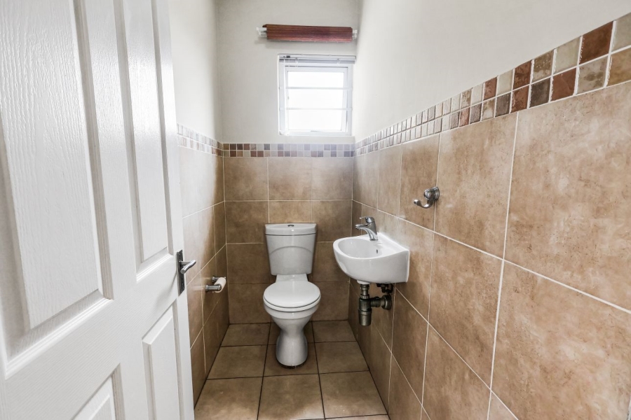 To Let 3 Bedroom Property for Rent in Beacon Bay Eastern Cape